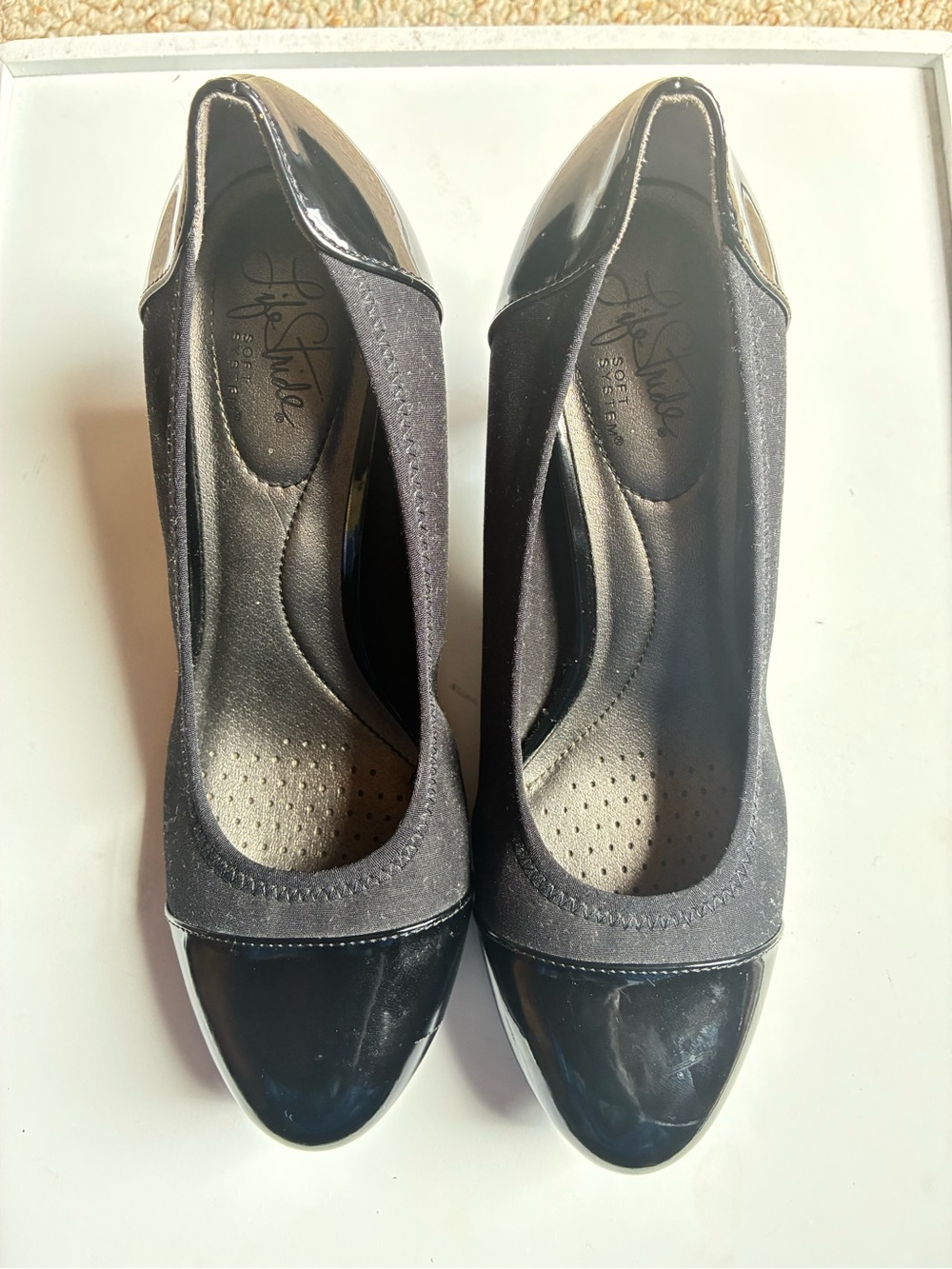Life Stride Two-Tone Gray and Black Comfort Pumps